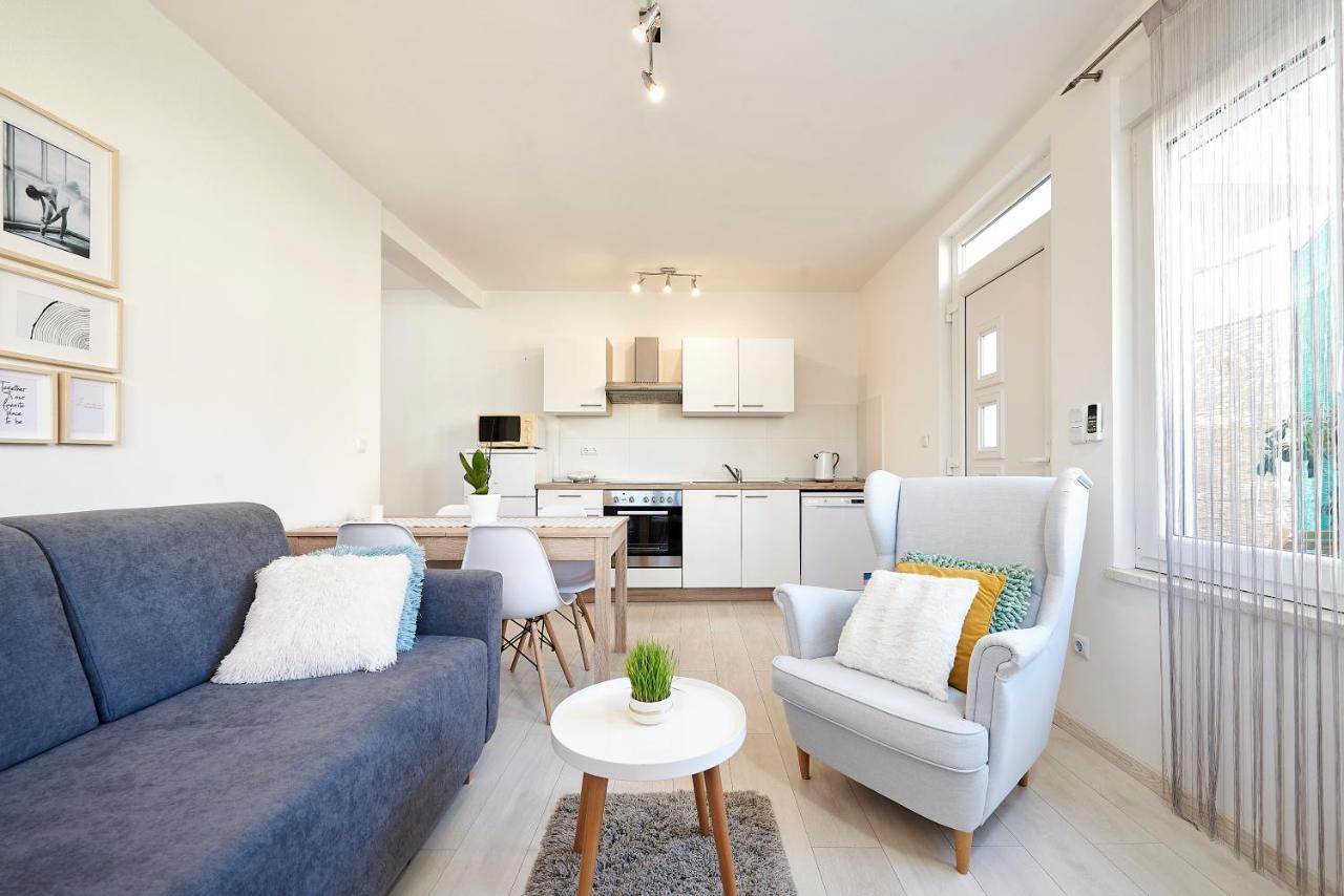 Apartmani Sara I Klara Trogir Ngoại thất bức ảnh