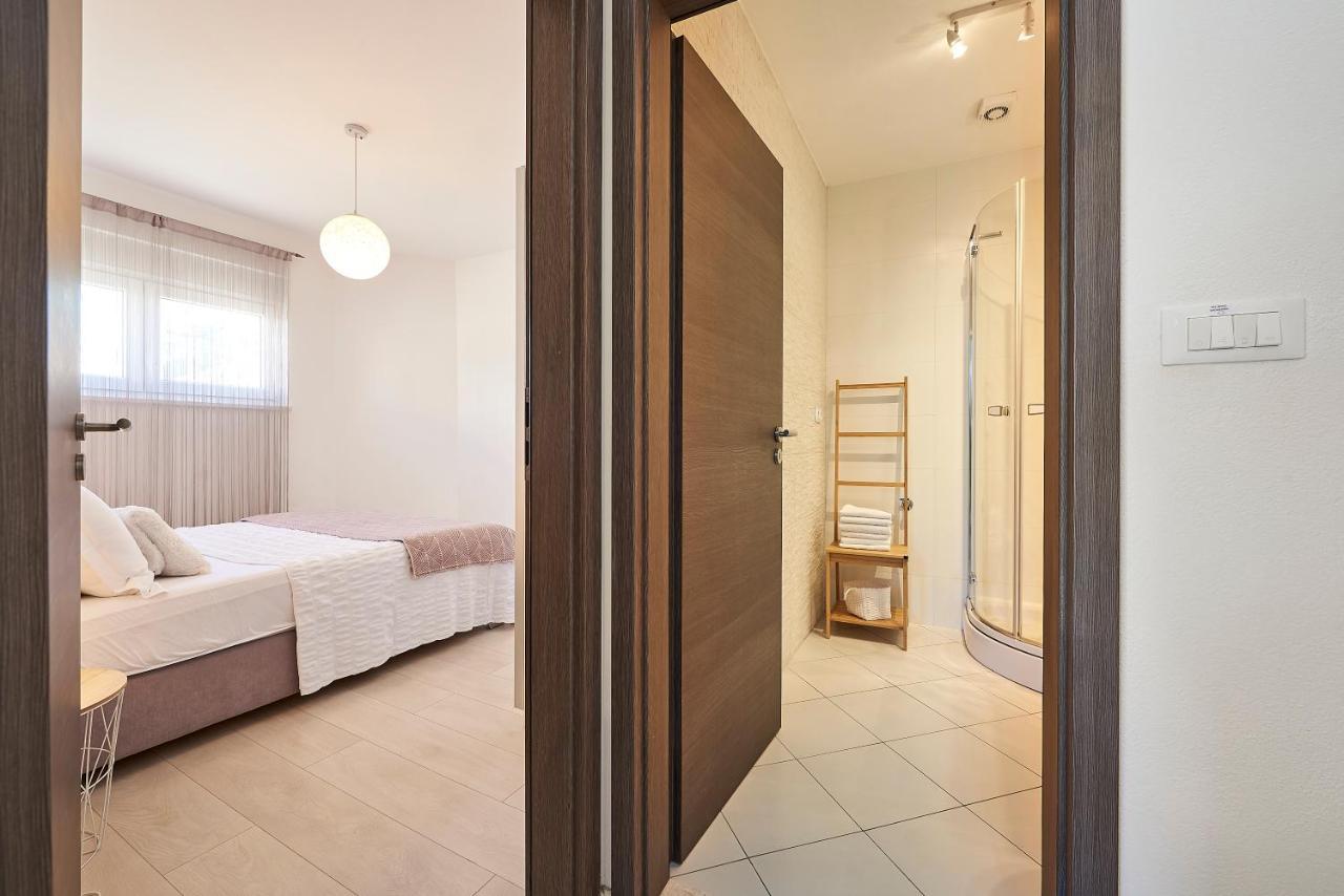 Apartmani Sara I Klara Trogir Ngoại thất bức ảnh