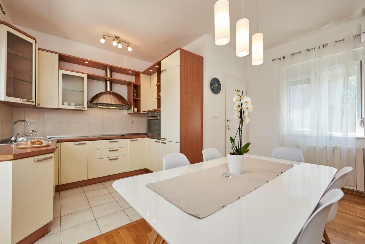 Apartmani Sara I Klara Trogir Ngoại thất bức ảnh